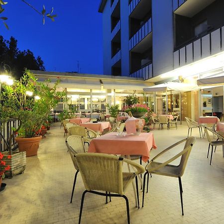 Hotel Miramare Et De La Ville Римини Экстерьер фото