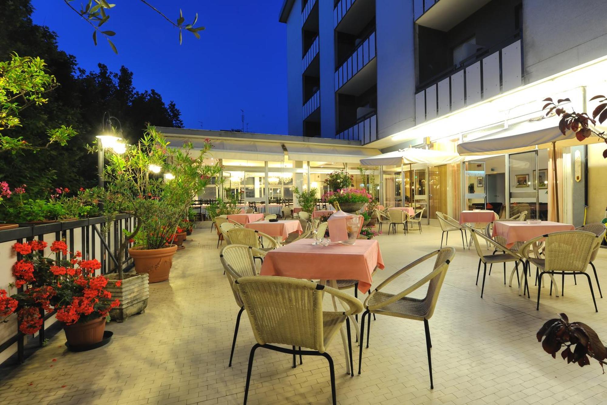 Hotel Miramare Et De La Ville Римини Экстерьер фото